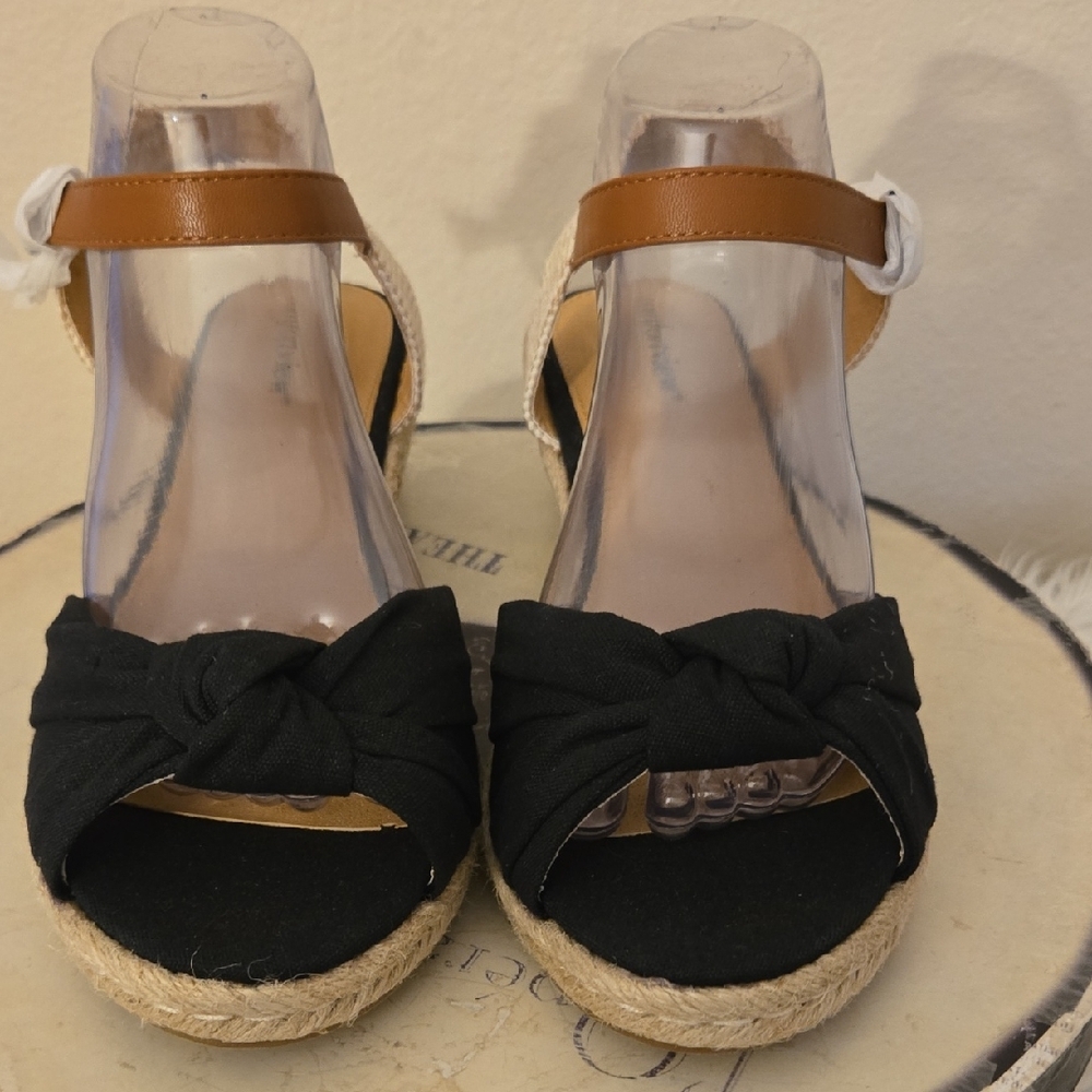 Comfortview Black and Brown Espadrilles with Jute Soles - Picture 2 of 10